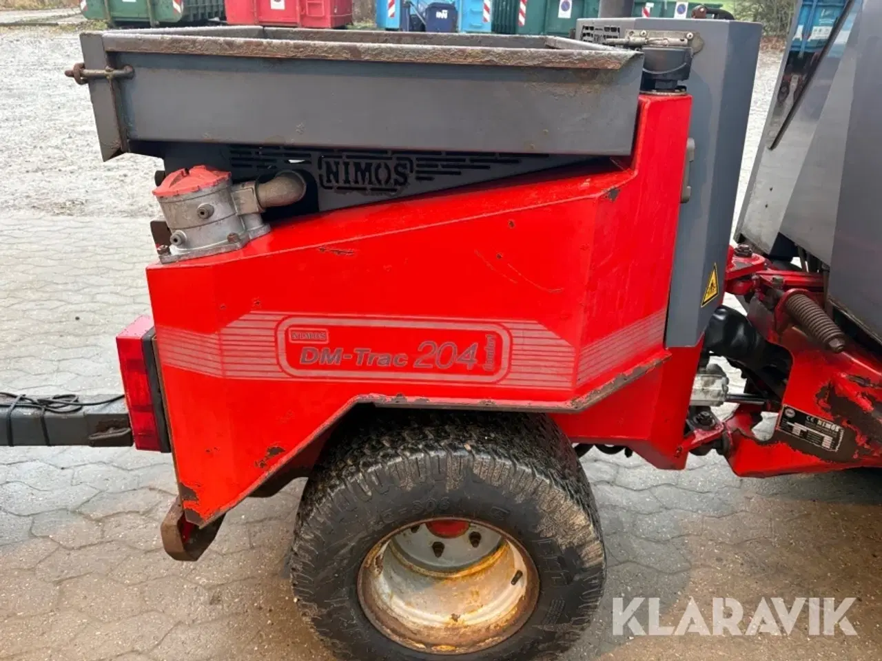 Billede 10 - Redskabsbærer Nimos Dm-trac 204 comfort med fejekost, saltspreder og sneblad