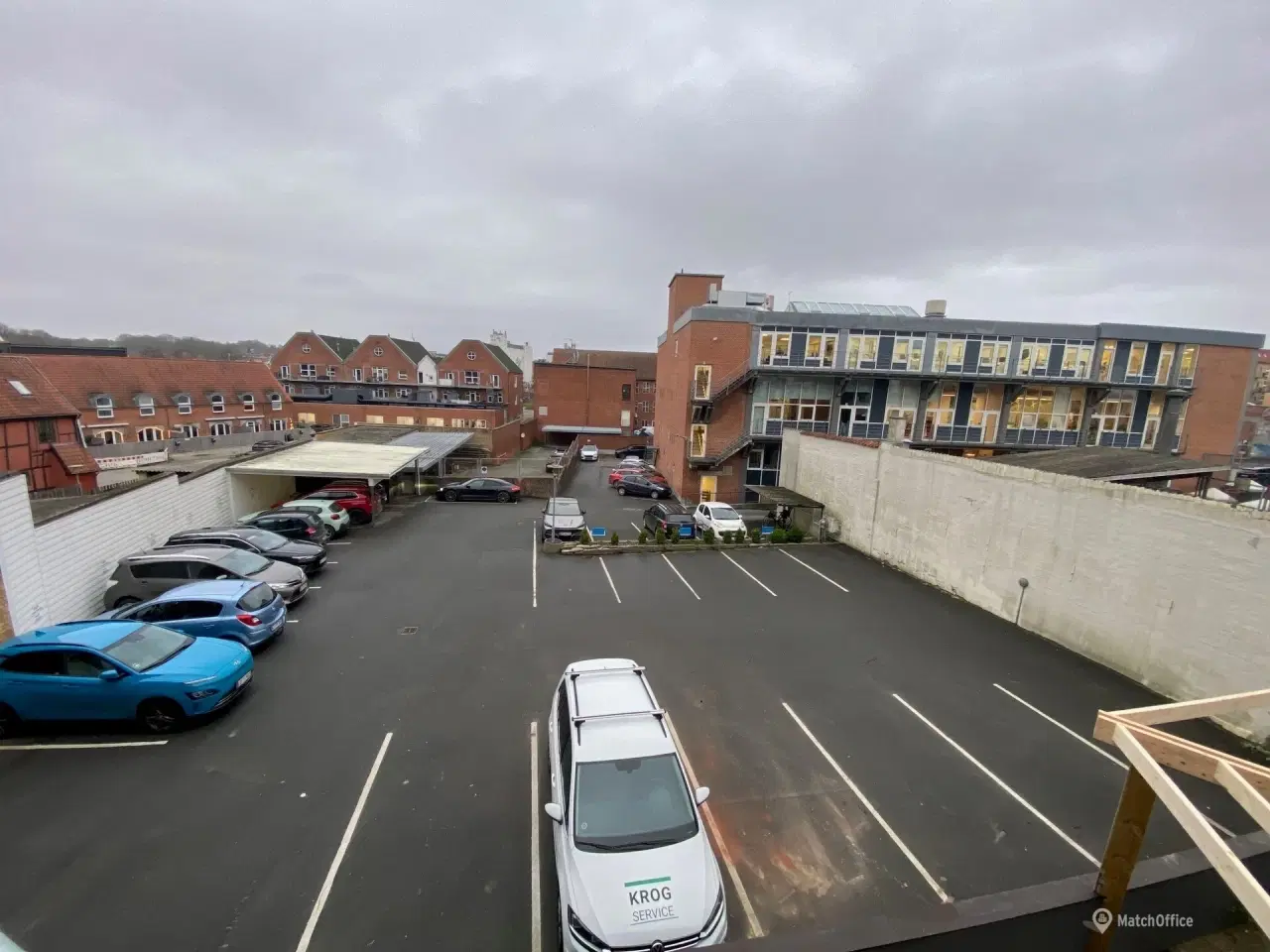 Billede 1 - Lej sikre og centrale parkeringspladser i Svendborg midtby – med adgang via Hulgade og mulig fremtidige ladestandere til elbiler!