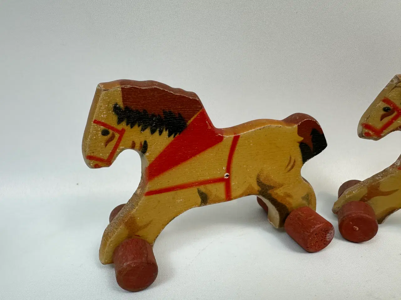 Billede 3 - 2 stk. vintage heste på hjul i træ