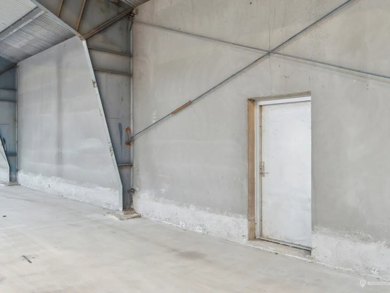 Billede 13 - 2.080 m2 logistiklejemål med 6 porte og en loftshøjde på 8 m.  beliggende i Hvidovre.
