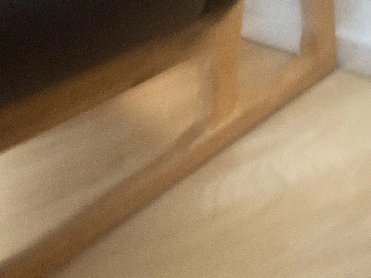 Billede 3 - Arkitekttegnet stilren sofa i flot læder