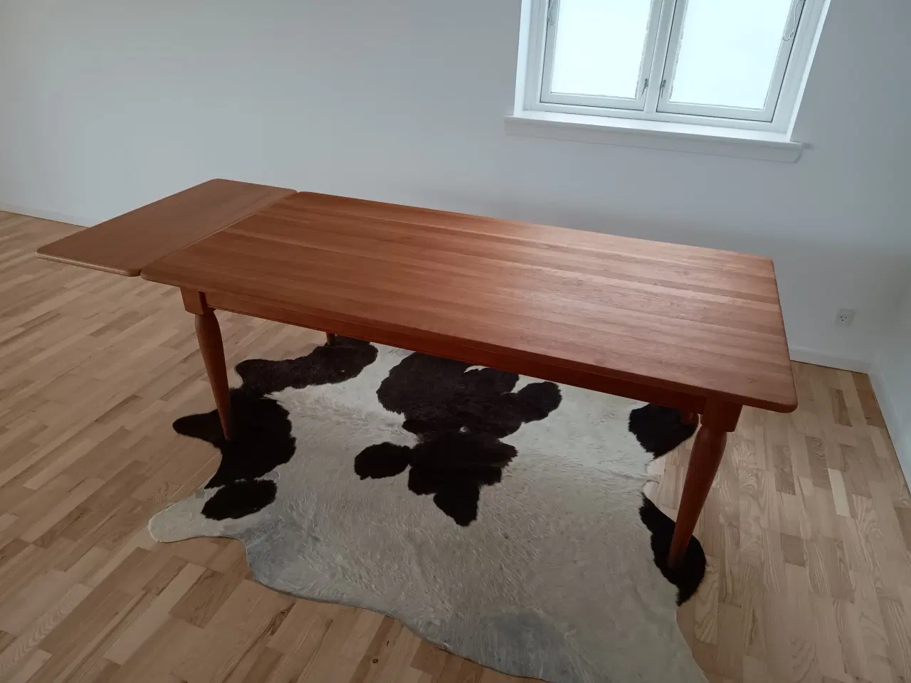 Billede 7 - Lækkert stort spisebord i massivt kirsebær træ