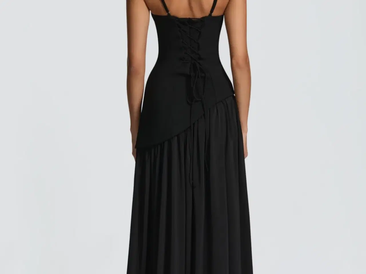 Billede 2 - Helt ny, elegant og ubrugt kjole 