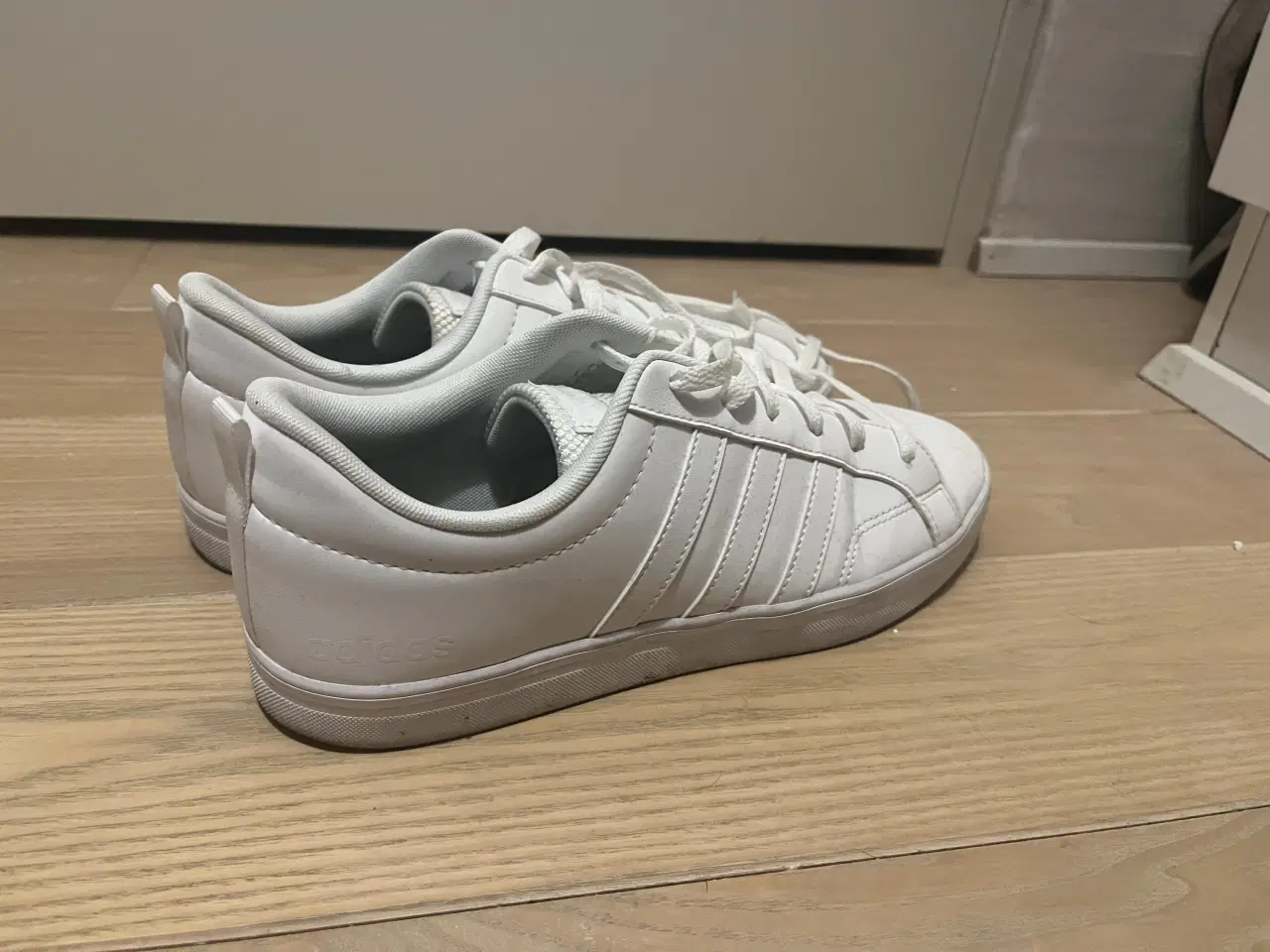 Billede 1 - Adidas sneacks i størrelse 46, brugt 1 eneste gang