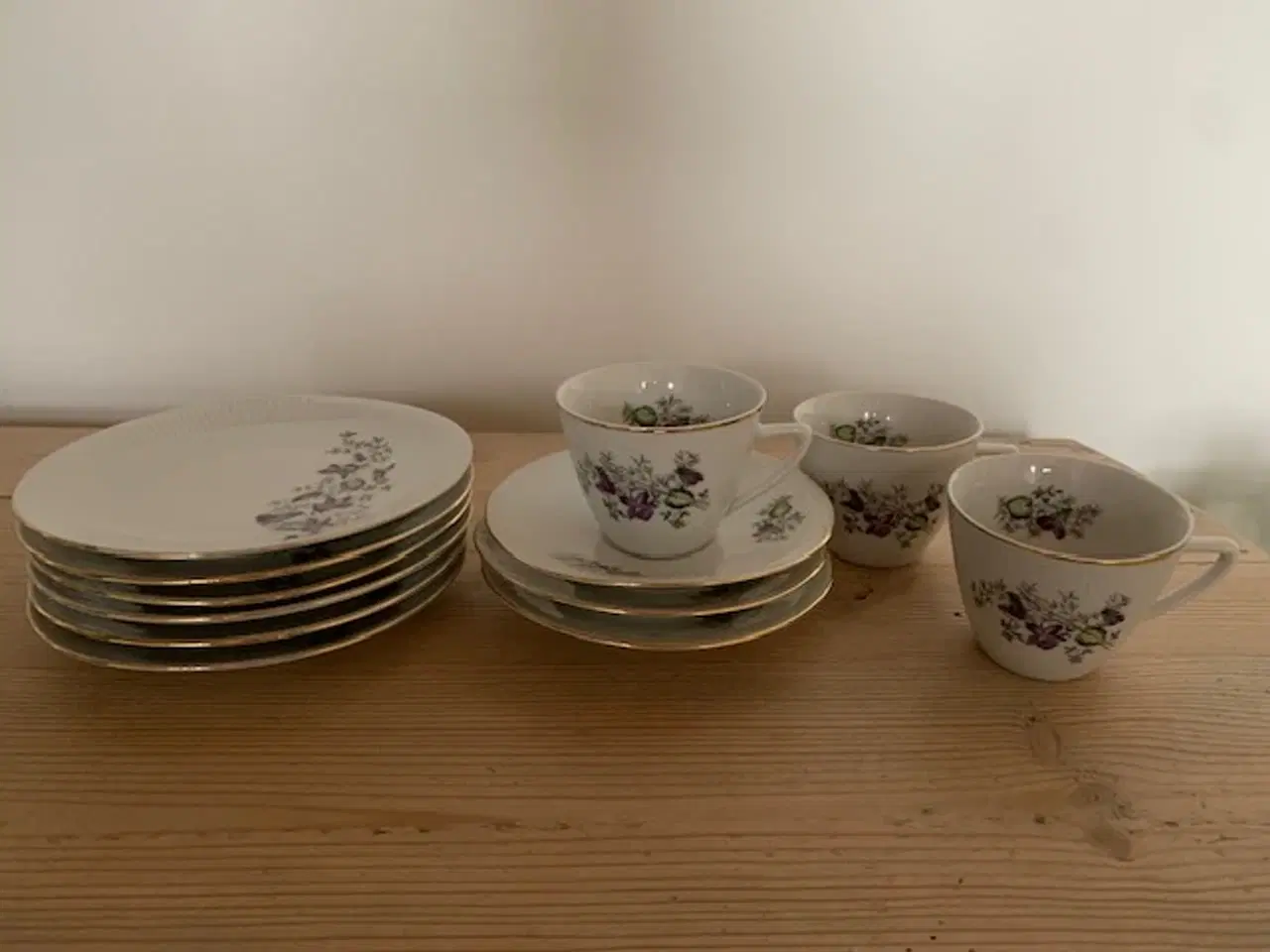 Billede 2 - Kaffestel med violer og guld kant - vintage 