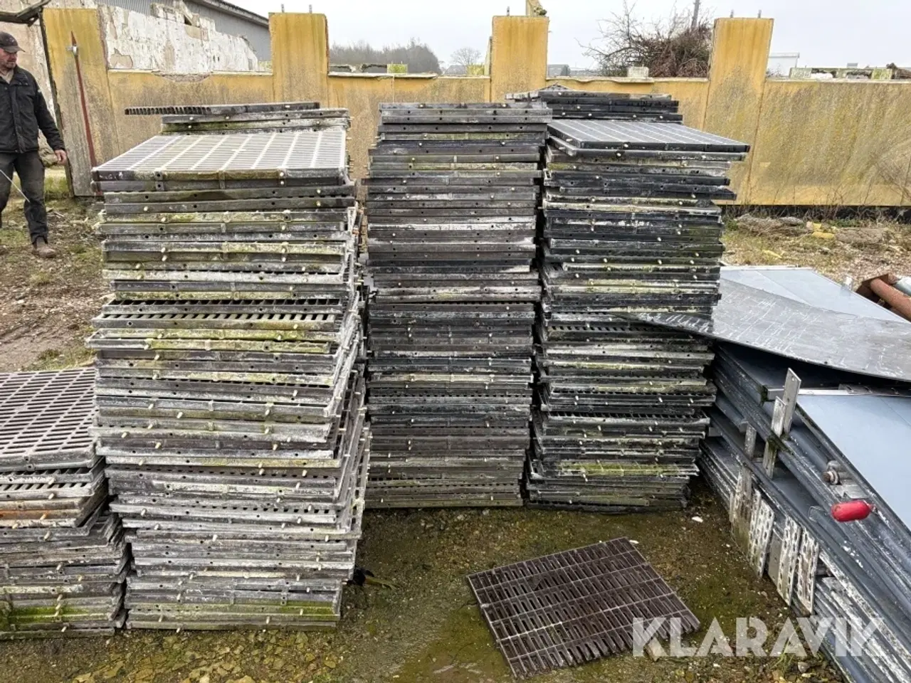 Billede 3 - Plastriste til svinestald, ca 1000 styk