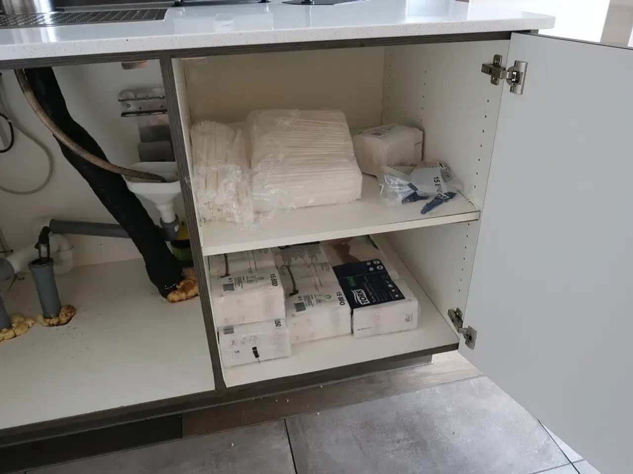 Billede 4 - Disk med indhold (sodavandsdispenser medfølger ikke)