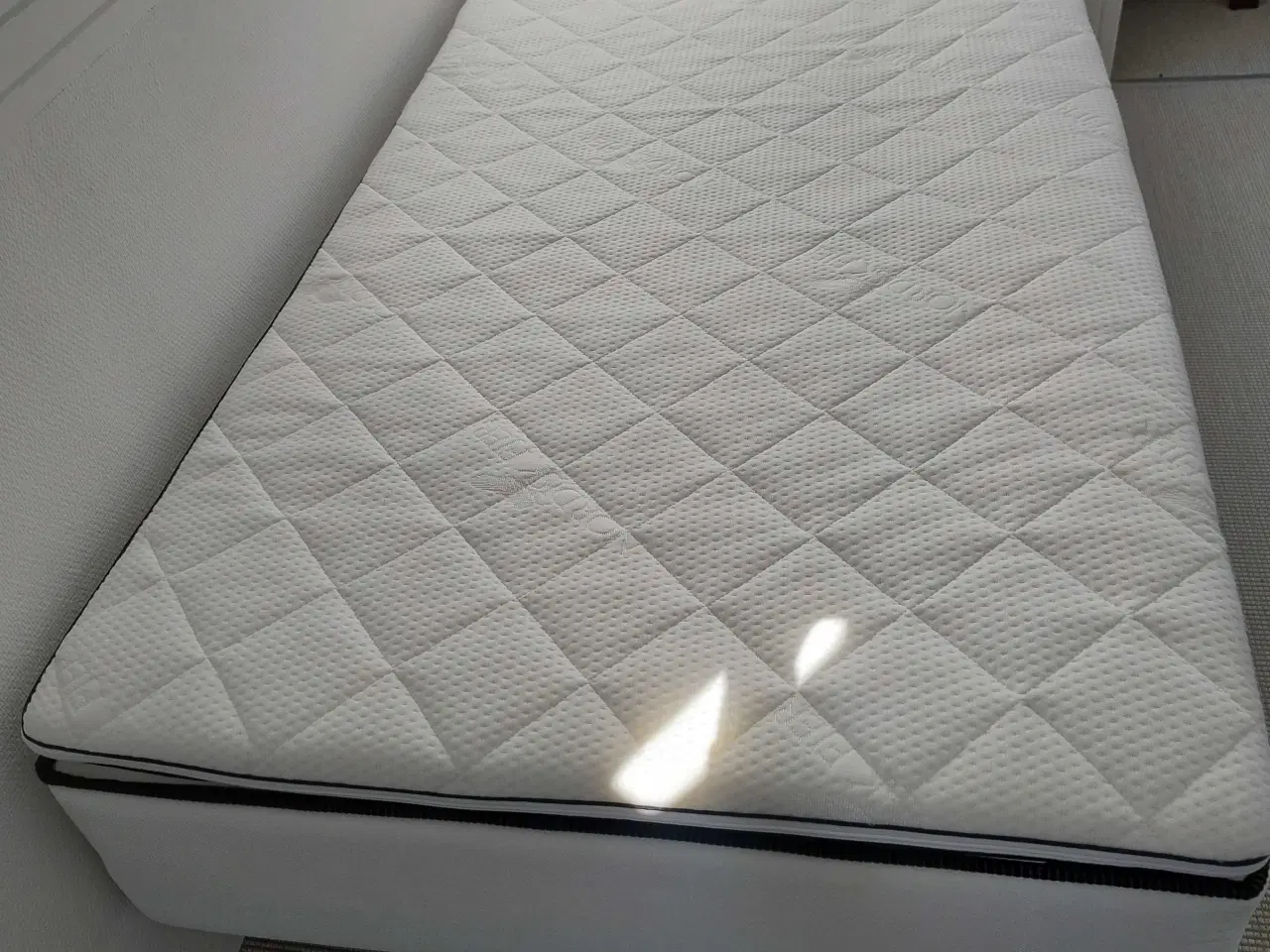 Billede 1 - Boxmadras med topmadras 