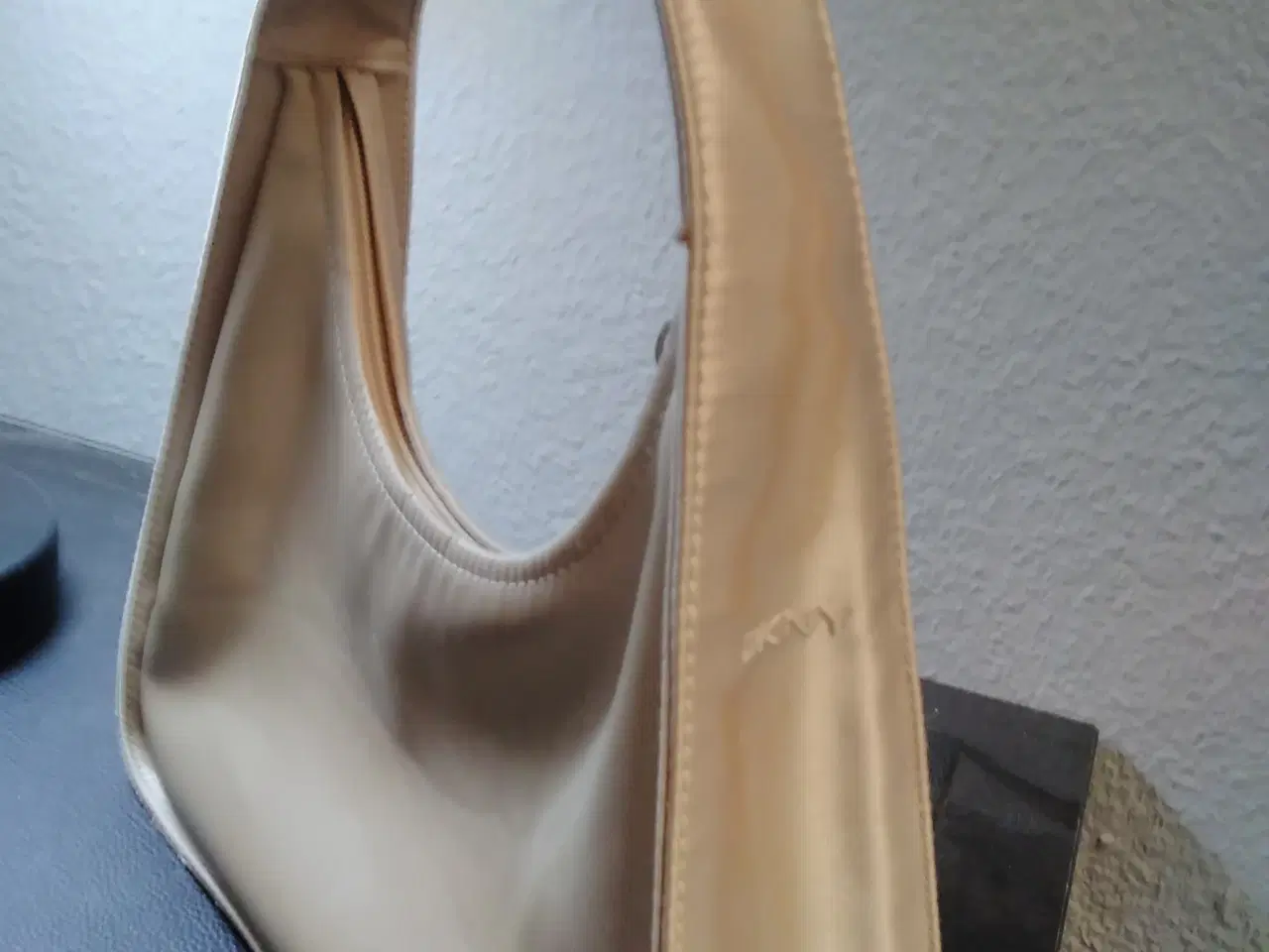 Billede 4 - DNKY lille taske aldrig brugt 