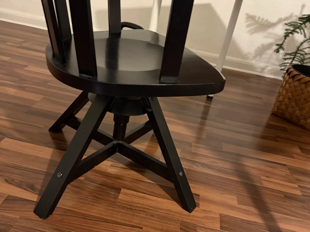 Billede 2 - Skrivebord  med stol