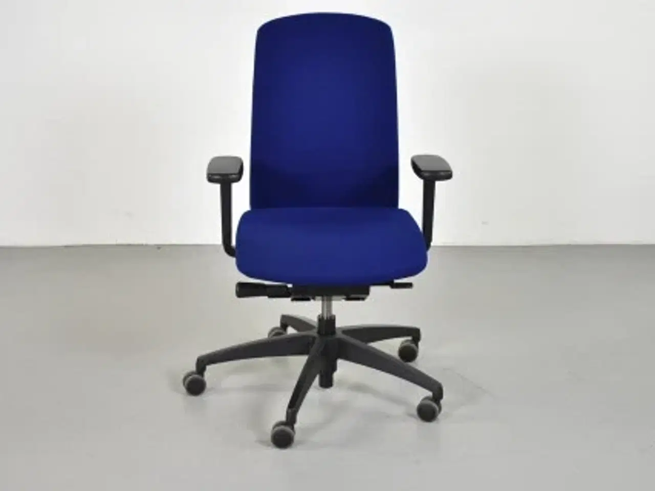 Billede 1 - Duba b8 kontorstol med blåt polster og sorte armlæn
