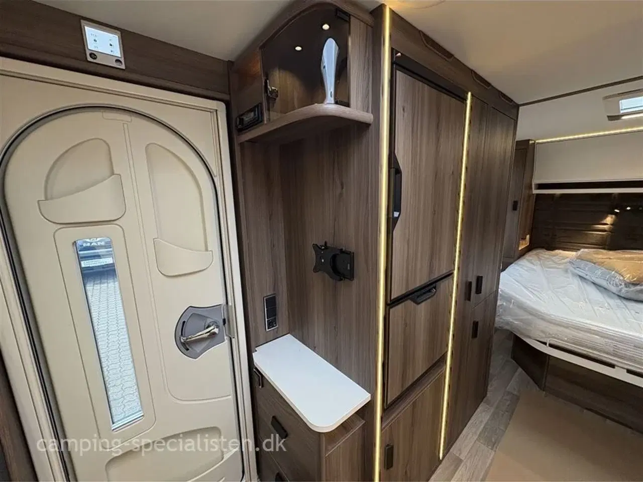 Billede 7 - 2026 - Kabe Ametist GLE KS B8 PREMIUM LINE Kabe Ametist GLE B8 KS Premium Line 2026 - Se den nu hos Camping-Specialisten.dk