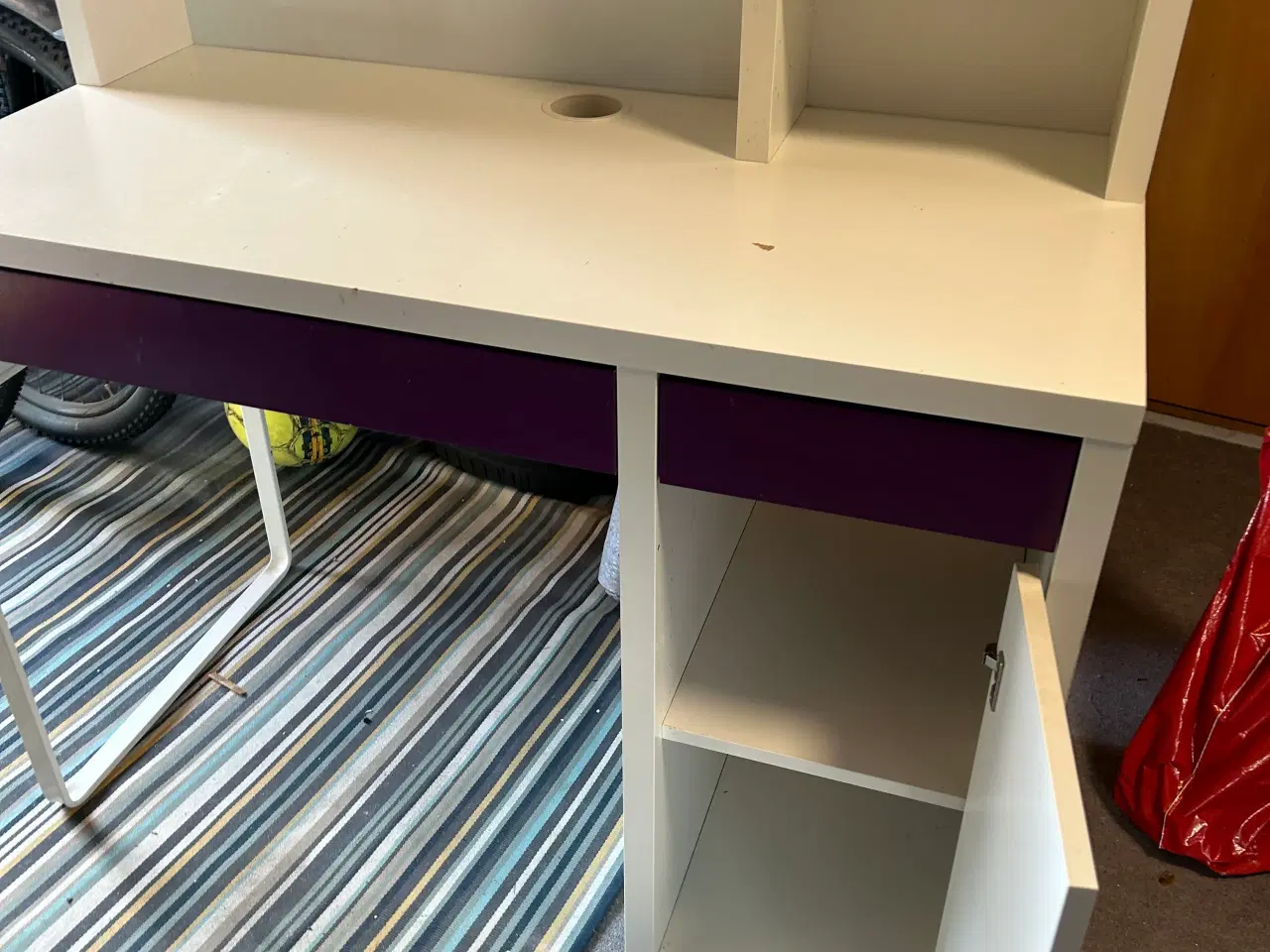 Billede 1 - Skrivebord fra ikea 