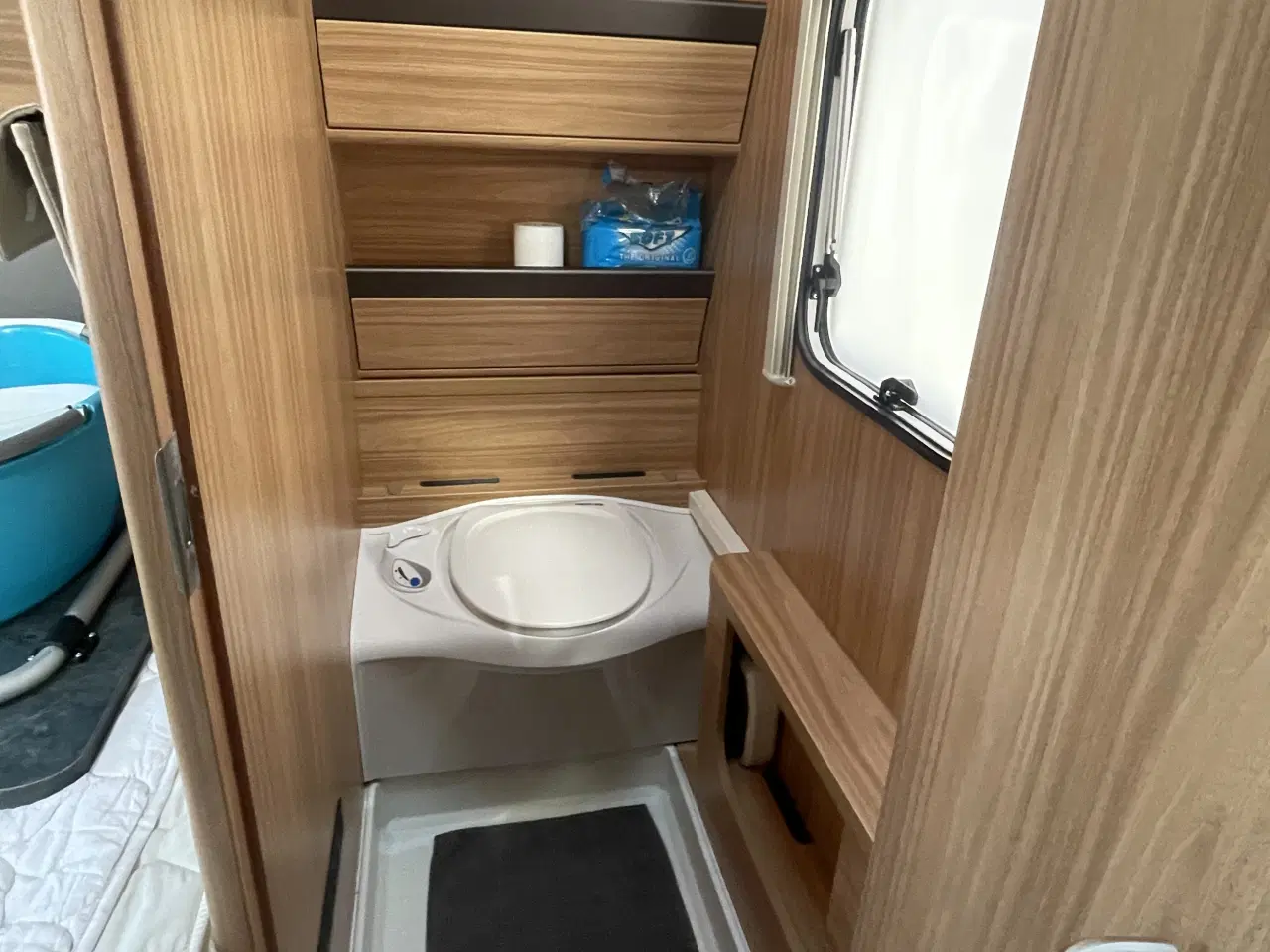 Billede 15 - Campingvogn med køjer, fortelt og meget udstyr 