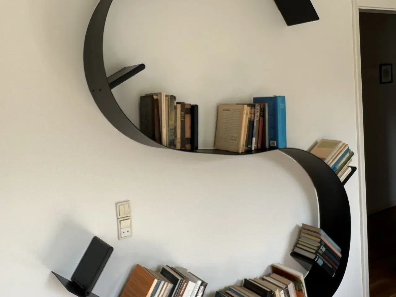 Billede 2 - Bookworm er en meget fleksibel bogreol designet i 