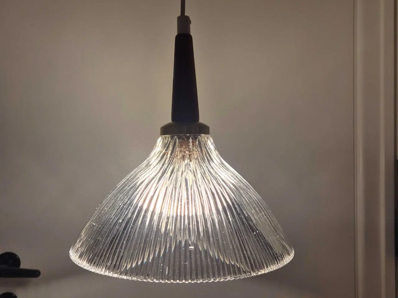 Billede 4 - Fed glaslampe med top i teak