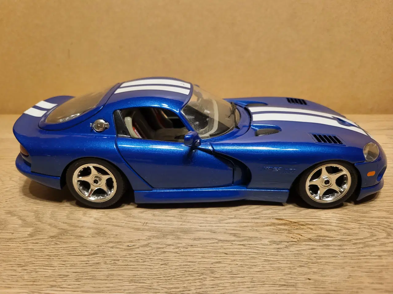 Billede 2 - Modelbil. Viper GTS Coupe Dodge. Skala 1/18.