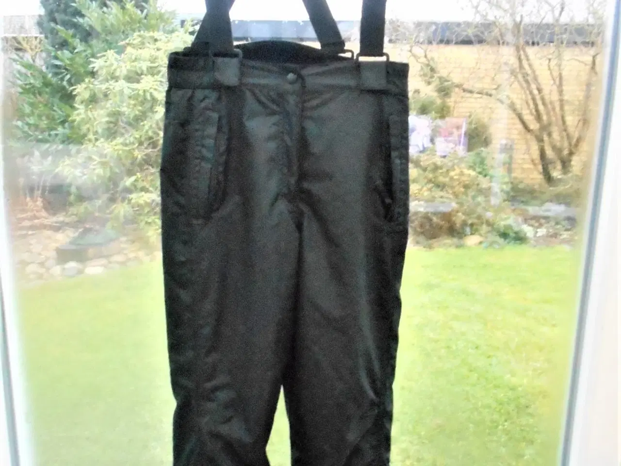 Billede 1 - Skibukser str 10 år