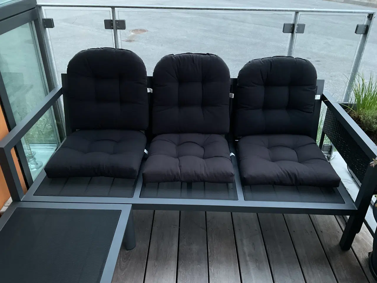 Billede 1 - 6 gode sorte Sungarden havehynder str. 45 x 45 cm.