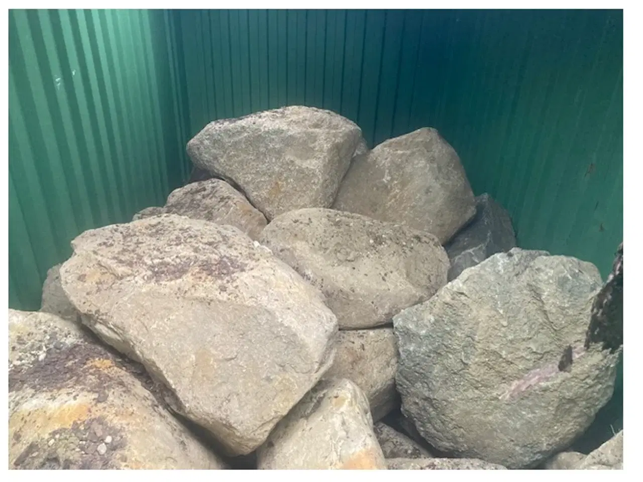 Billede 1 - Kampesten i varierende størrelser