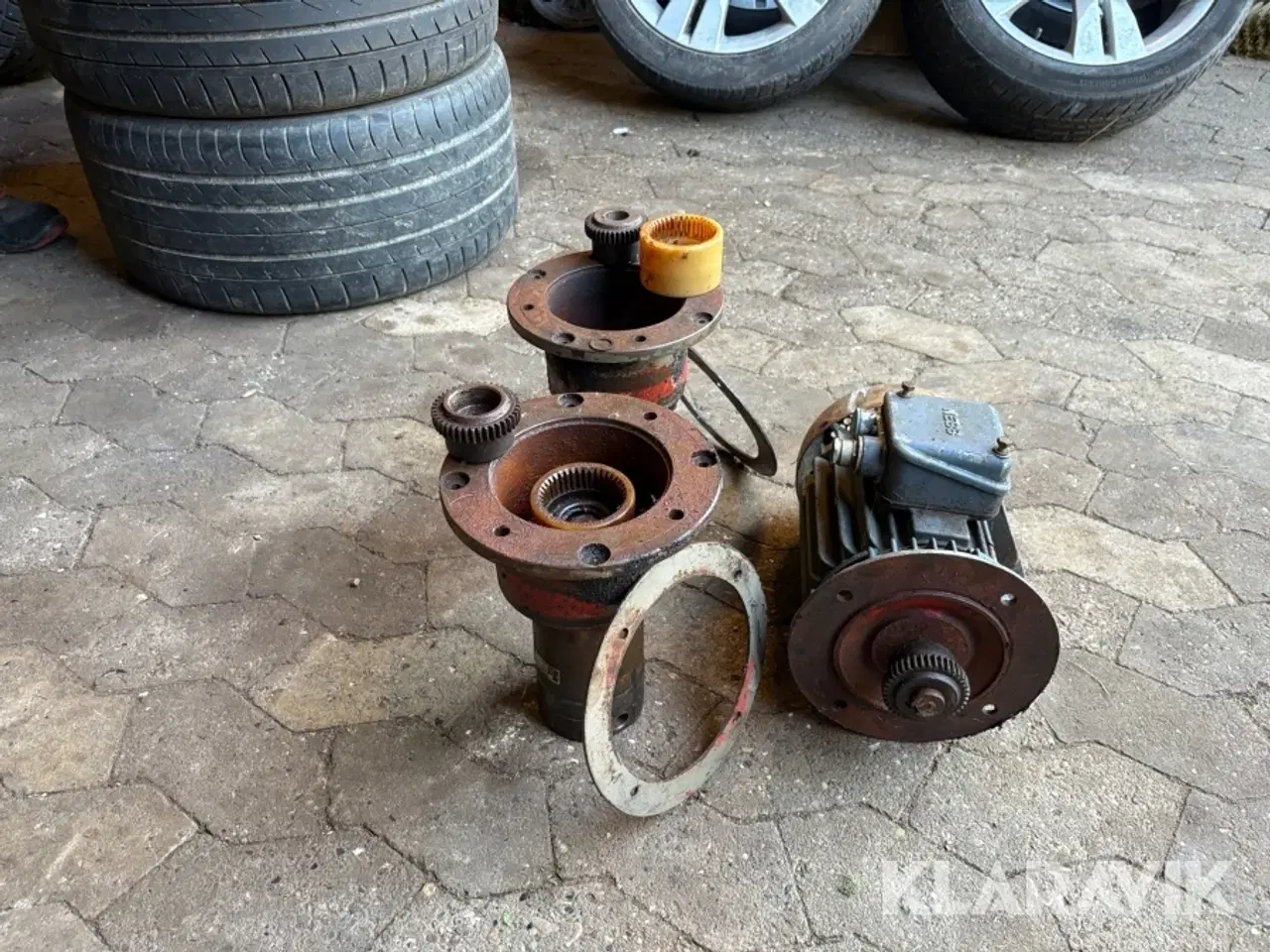 Billede 4 - Pumpe til indbyg. I hydrauliktank 2 stk + elmotor
