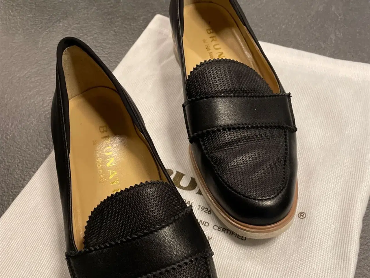 Billede 3 - Brunate college sko str 37 sælges