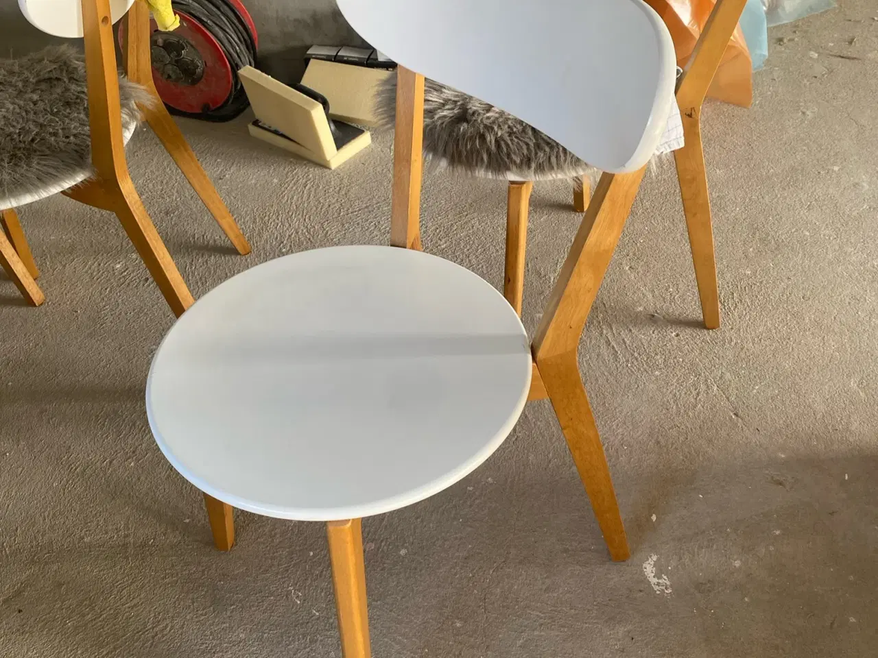 Billede 4 - Stole med hvert sit grå skind