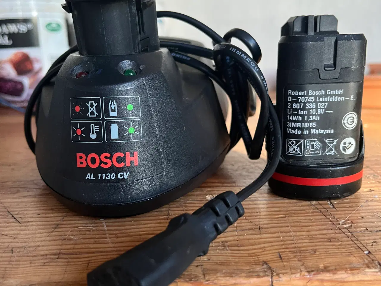 Billede 1 - 2/batterier  //  plus lader til bosch boremaskine