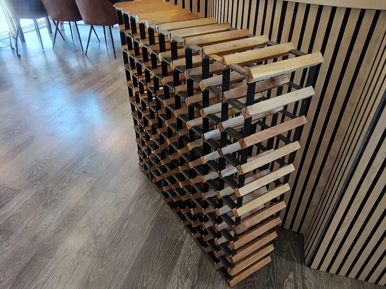 Billede 3 - Stor vinreol