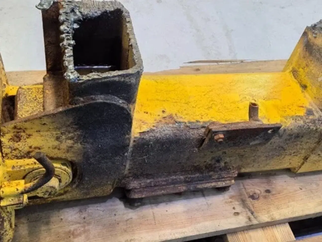 Billede 11 - New Holland LB115B Støtteben L. 87376353