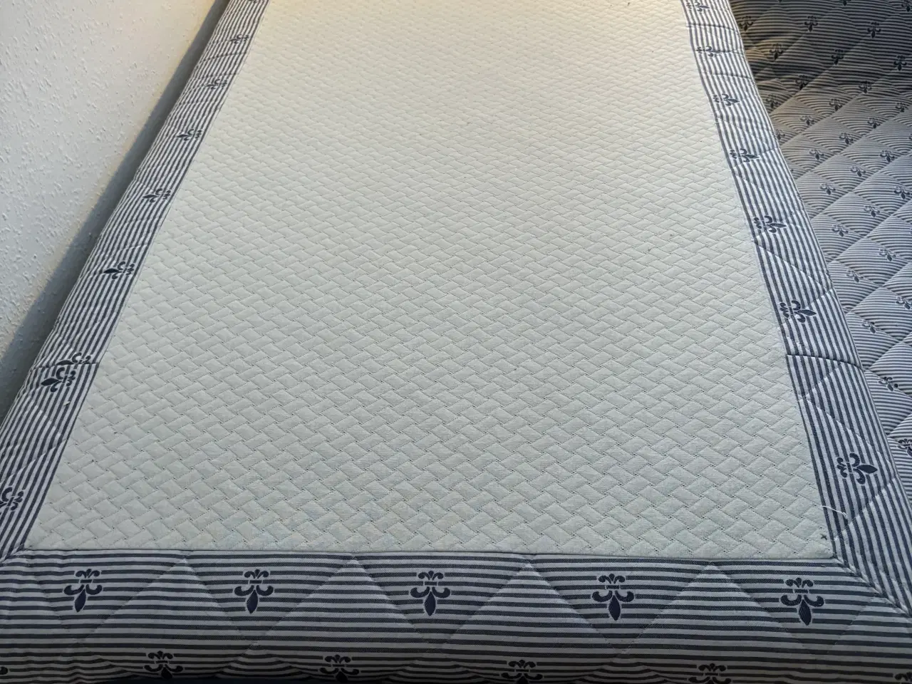 Billede 4 - Velholdt elevationsseng