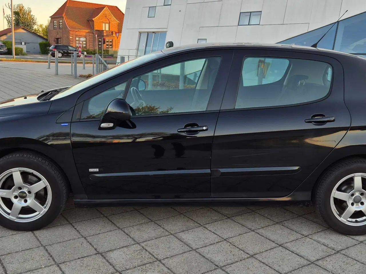Billede 2 - Peugeot 308 E 1.6 HDI velholdt økonomisk partikelf