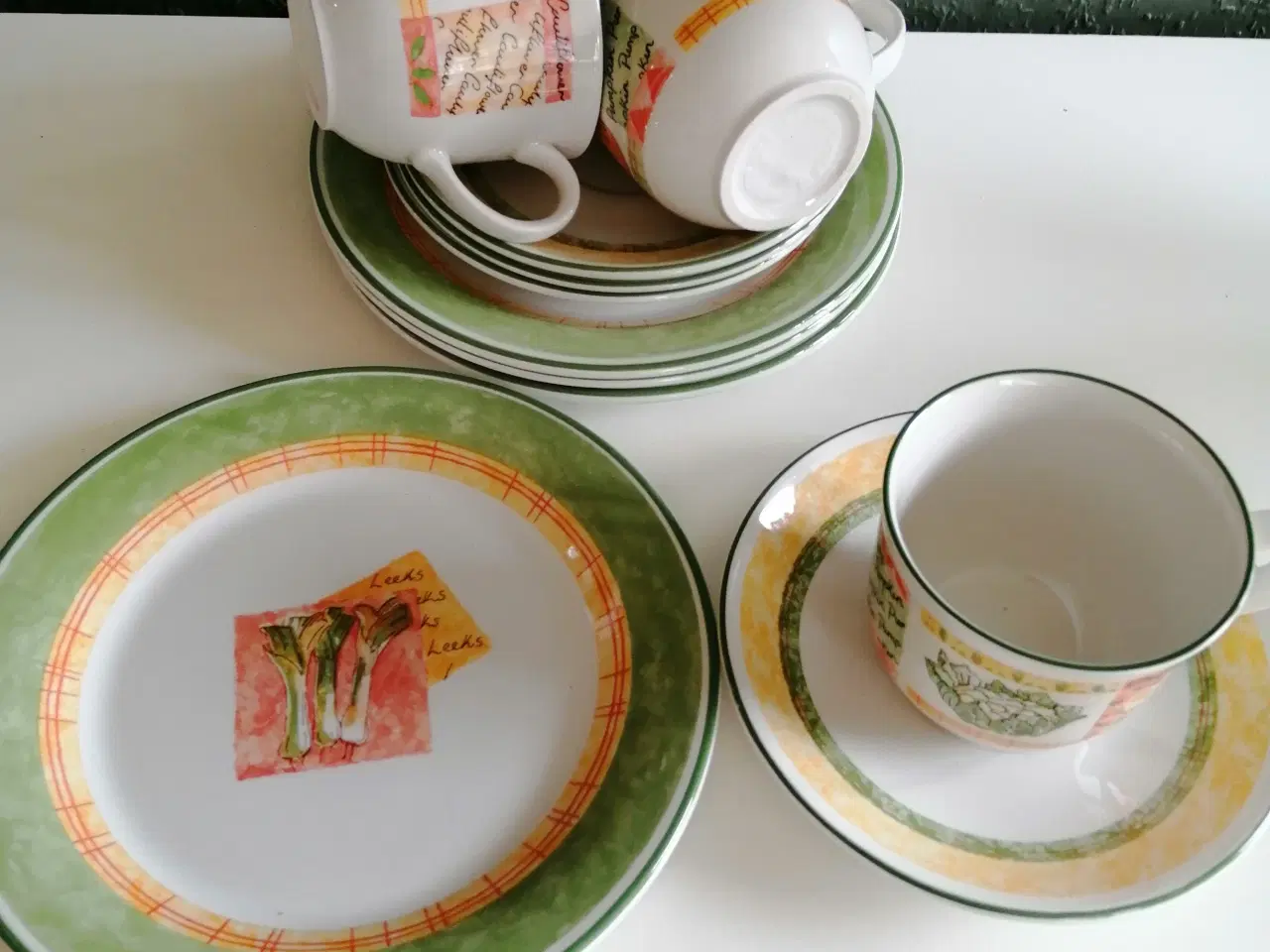 Billede 2 - Kaffestel /Testel 4 Personer 16dele