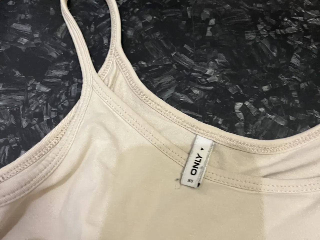 Billede 3 - ONLY Tanktop i størrelse XS, farven hvid
