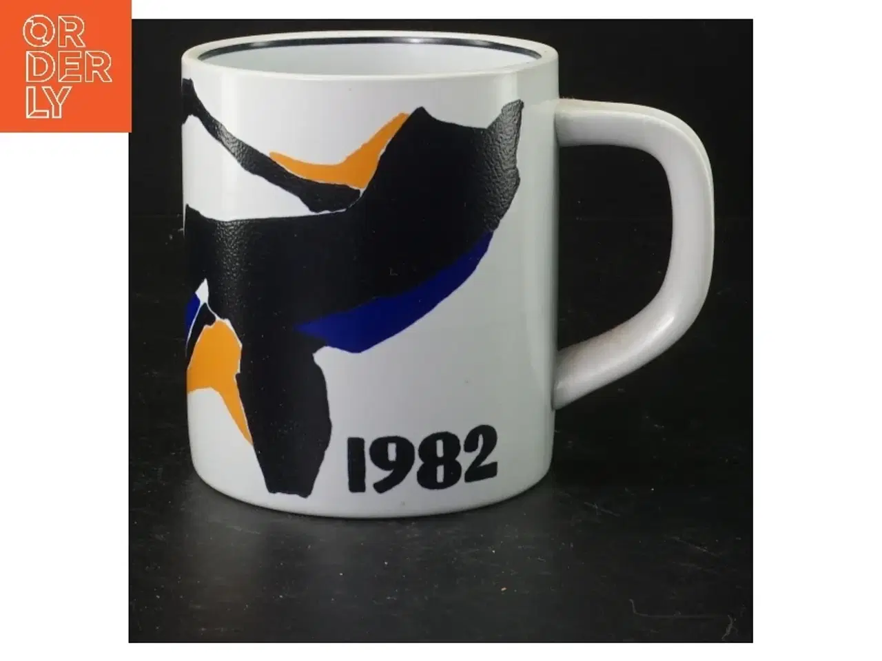 Billede 1 - Krus med abstrakt design 1982 fra Royal Copenhagen (str. H 12 cm)