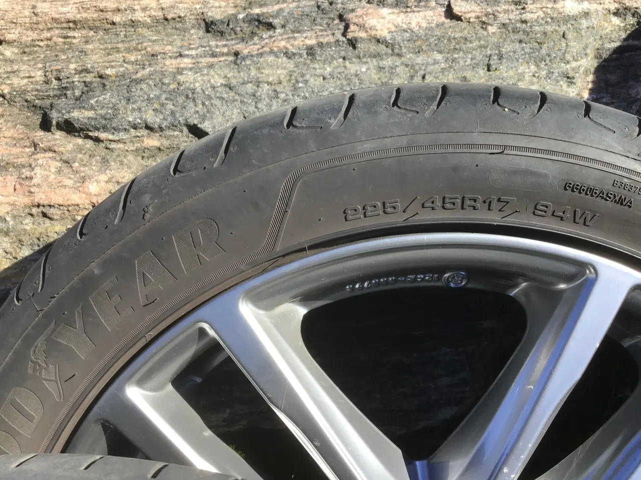 Billede 5 - Alu fælge med goodyear til VW Golf,Seat 17” 225/45