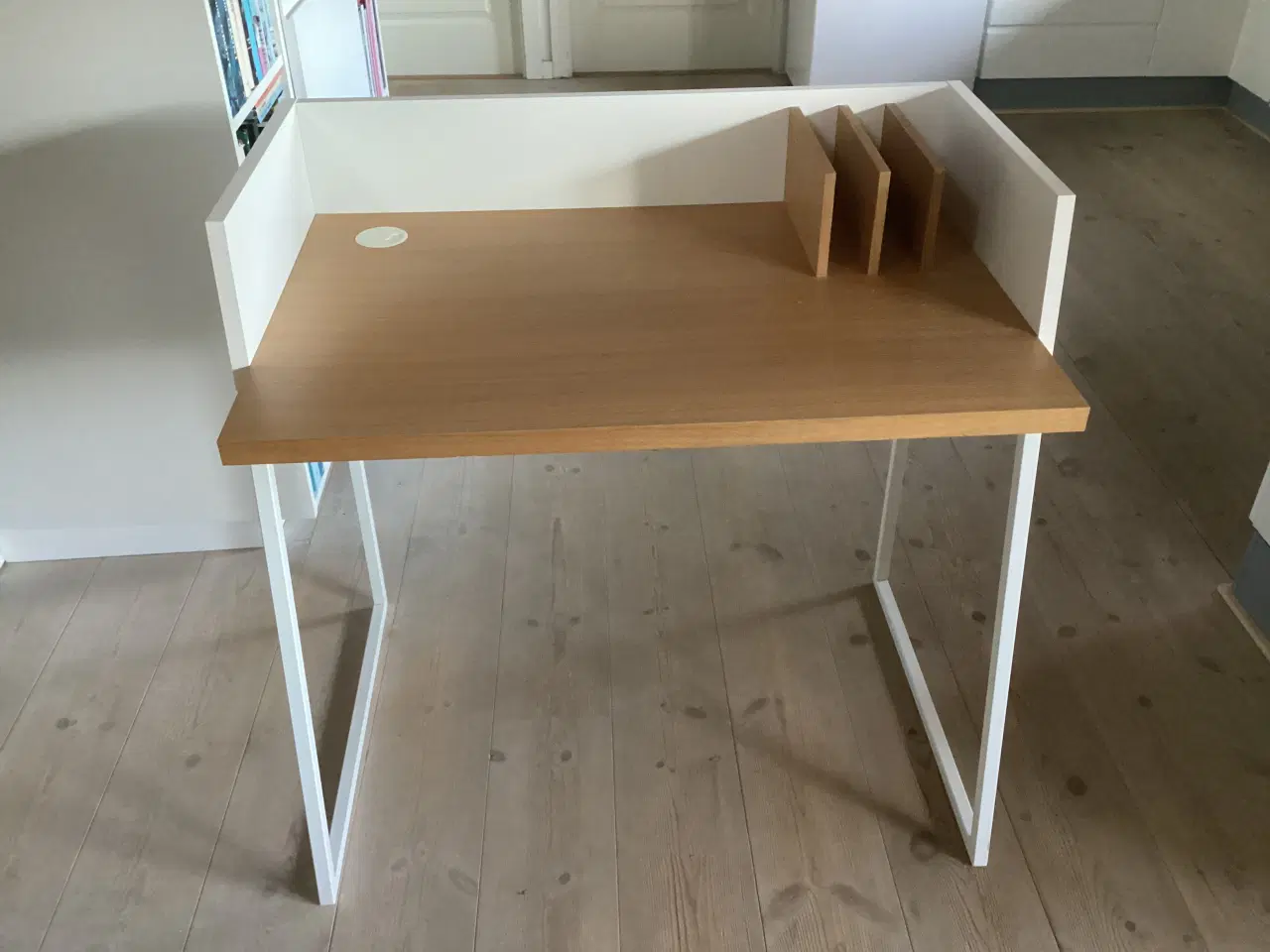 Billede 1 - Skrivebord, velholdt