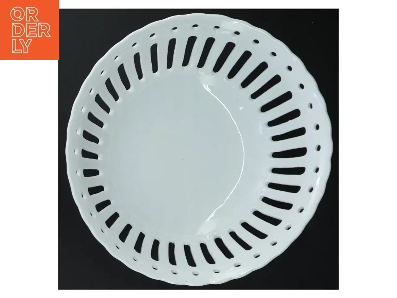 Billede 3 - Porcelæn opsats med blondekant fra LE COQ PORCELAINE (str. Ø 20 cm)