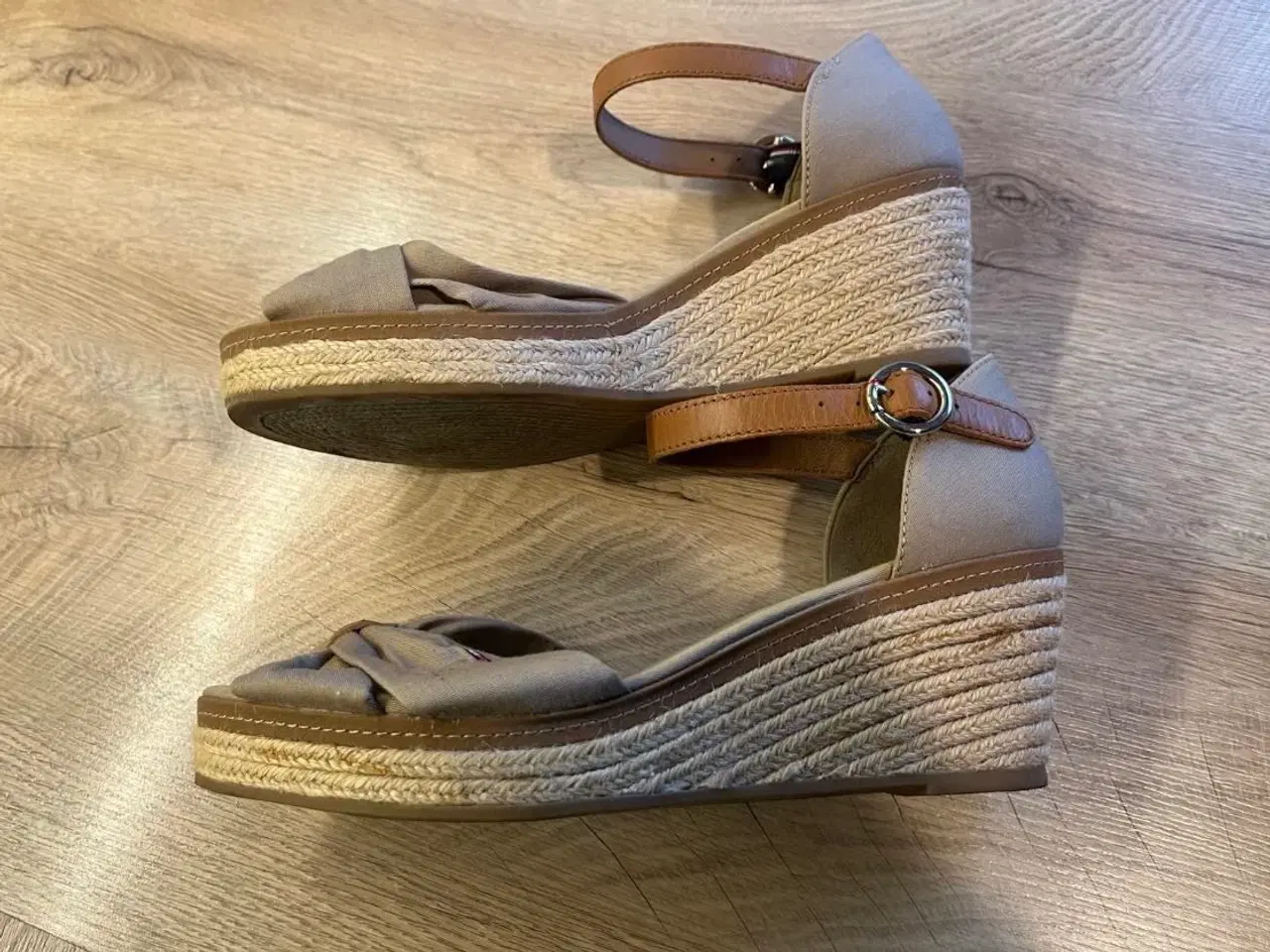 Billede 2 - Beige/sandfarvet Tommy Hilfiger Iconic Elba