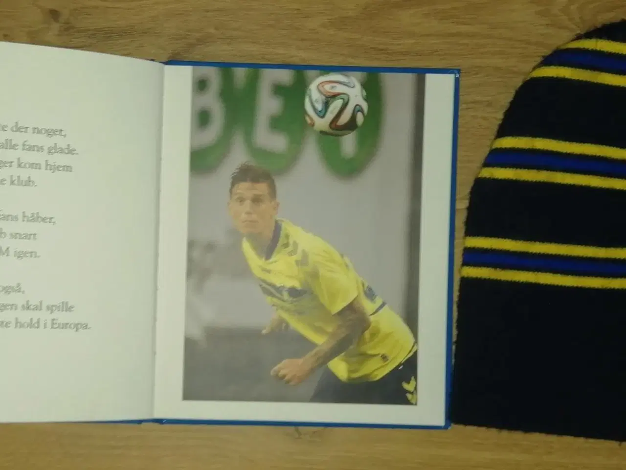 Billede 4 - BRØNDBY IF HUE(10-14 ÅR) OG LILLE RETRO BOG