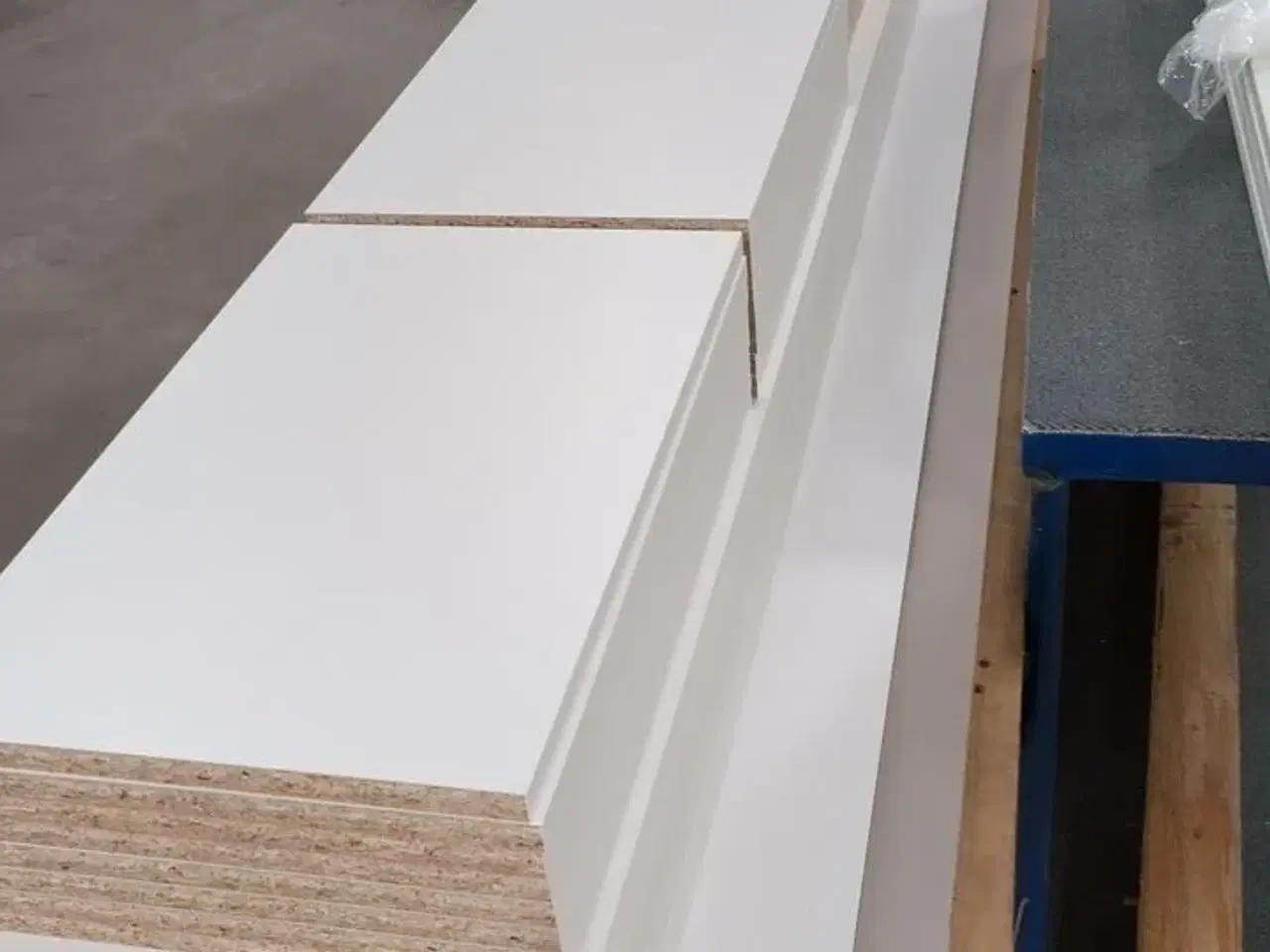 Billede 8 - 4 stk. usamlet højskabe H: 195,2 x B: 50 x D: 34,0 med låge og 16 hylder