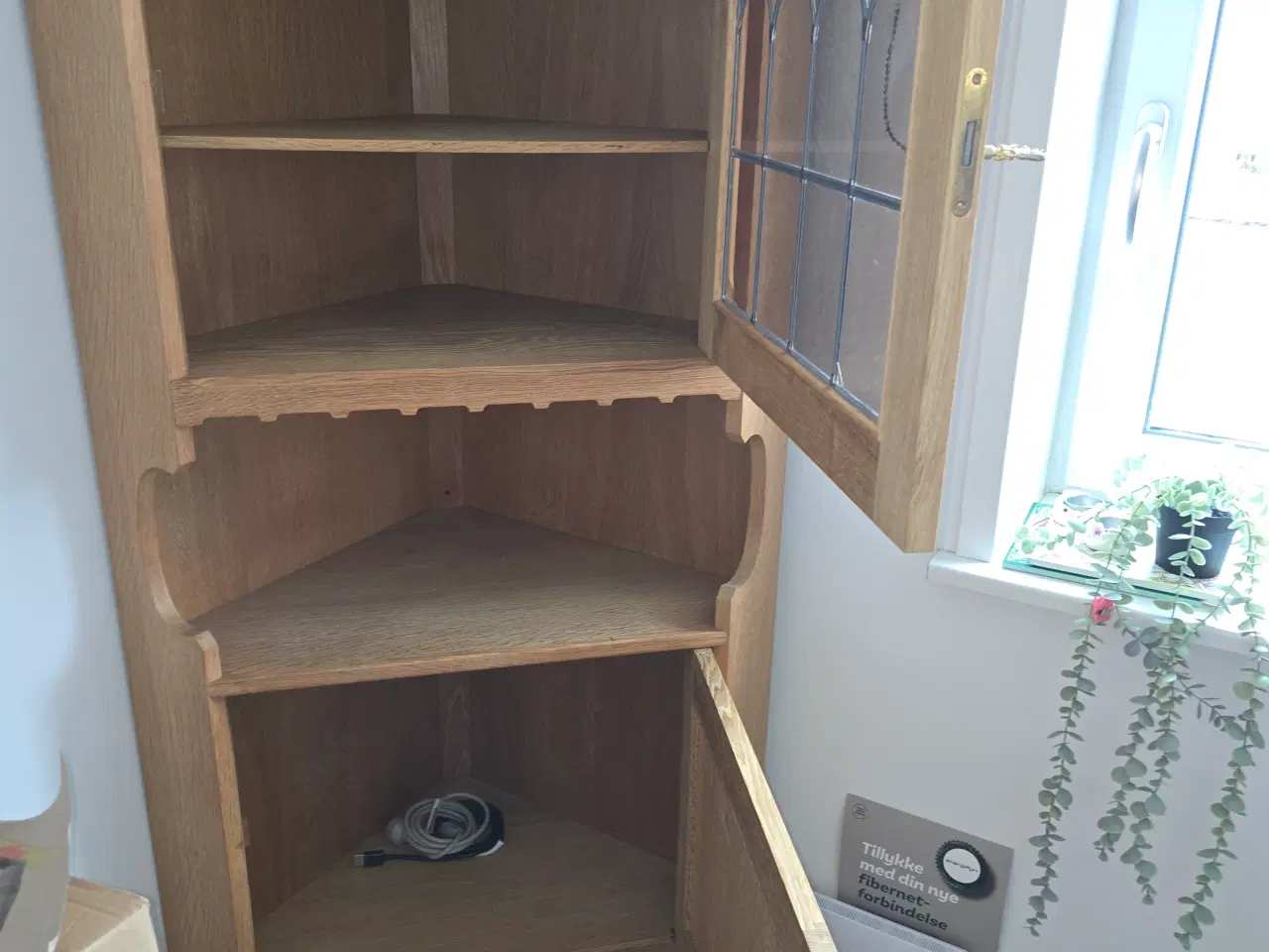 Billede 3 - Hjørneskab med 2 skabe