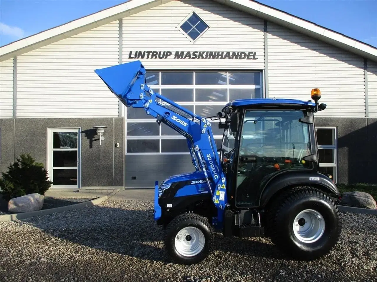 Billede 8 - Solis 26 HST Med kabine, Turf hjul og frontlæsser.