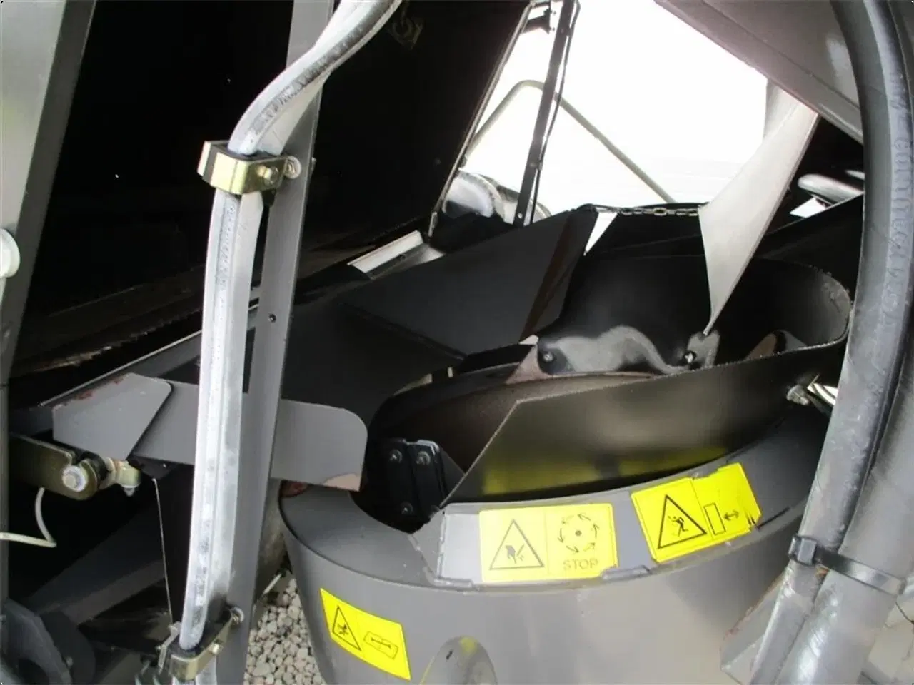 Billede 14 - CLAAS LEXION 750 Gårdmaskine med V900 skærebord.