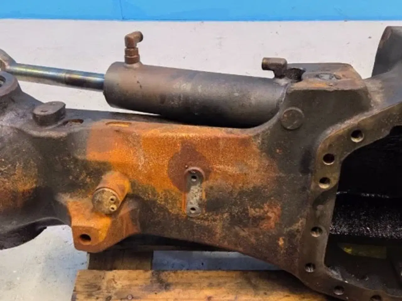 Billede 5 - Case Optum 300 Foraksel Hus 47489534