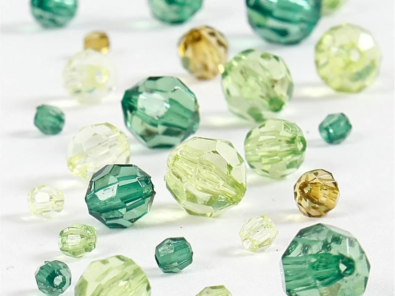 Billede 1 - Facetperler i Grøn Glitter, 4-12 mm, 45g