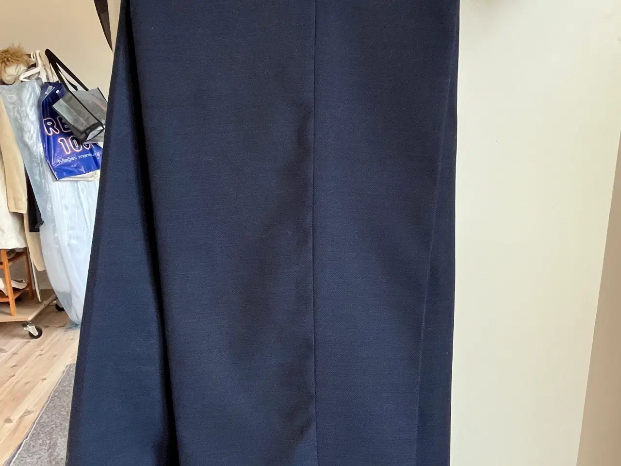 Billede 2 - Jakkesæt blå med hvid skjorte