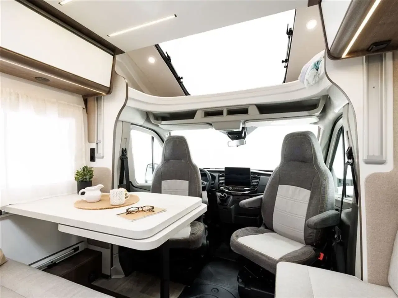 Billede 2 - 2026 - Benimar Tessoro T463   Automat gear - Dieselfyr - 12V kompressor køl - 200W solcelle