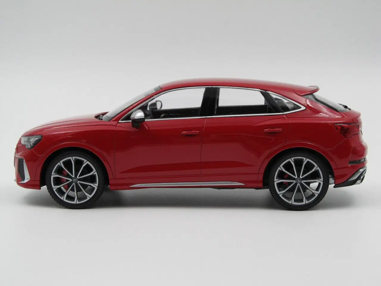 Billede 3 - 2019 Audi RSQ3 Sportback 1:18  MINICHAMPS