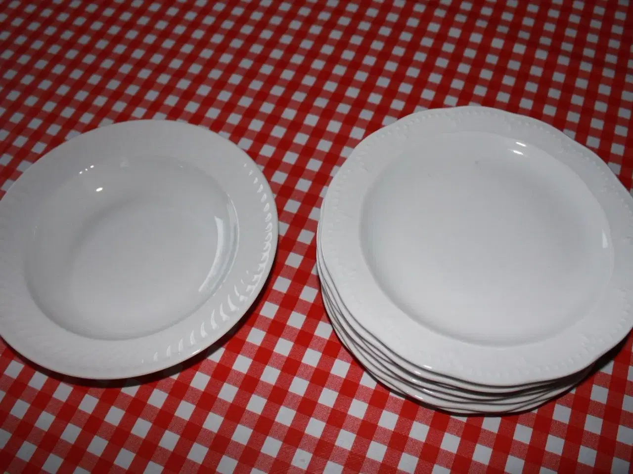 Billede 1 - Hvide tallerkener